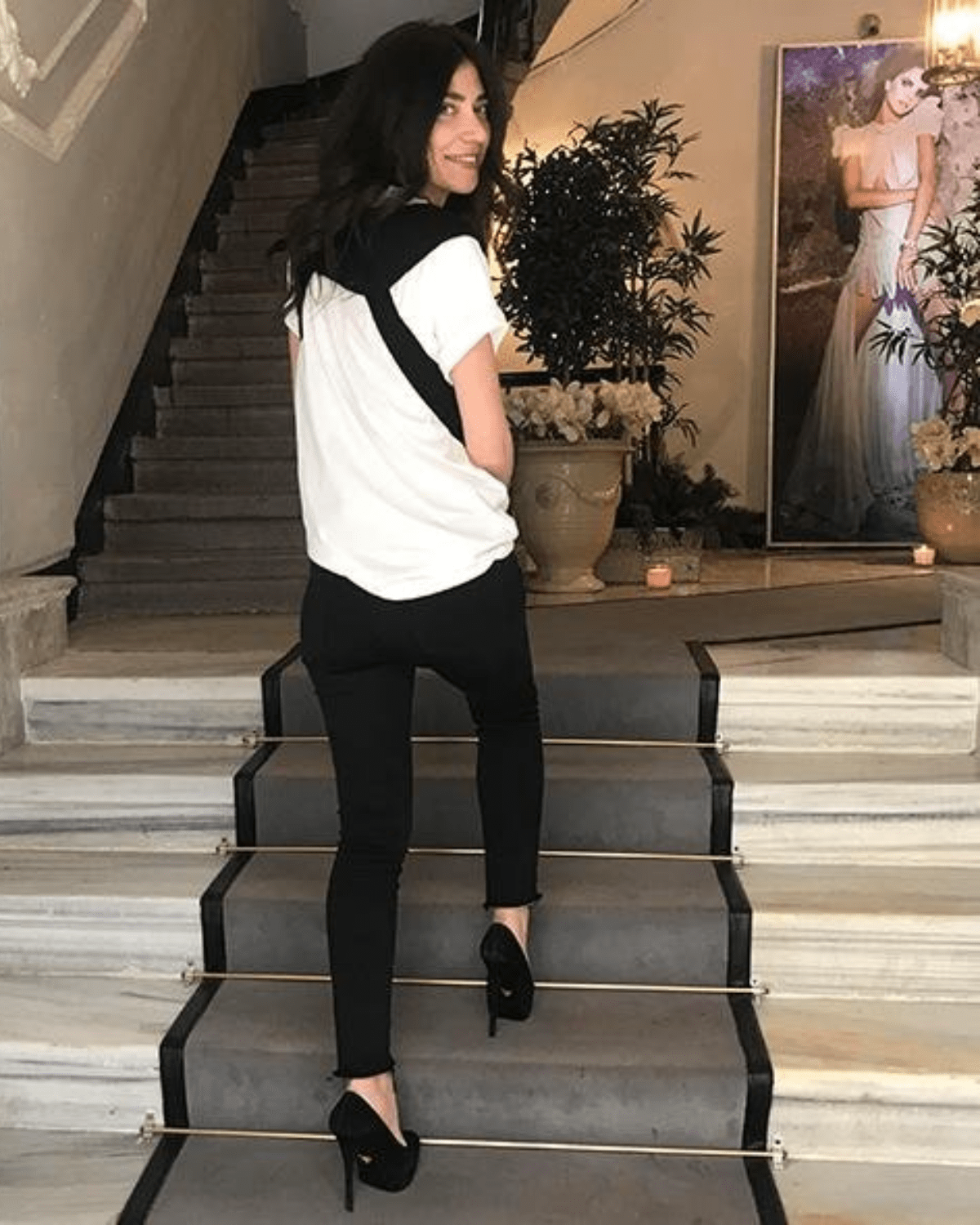 Carry Your Heart Kangaroo Black - Moshiqa Store